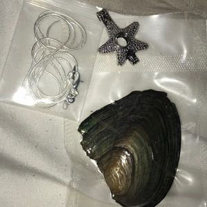Starfish pearl cage with chain and oyster